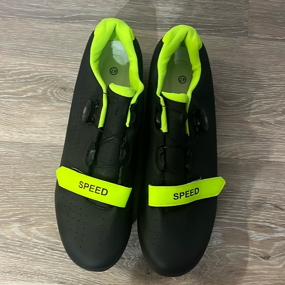 Men’s cycle shoes with clips
